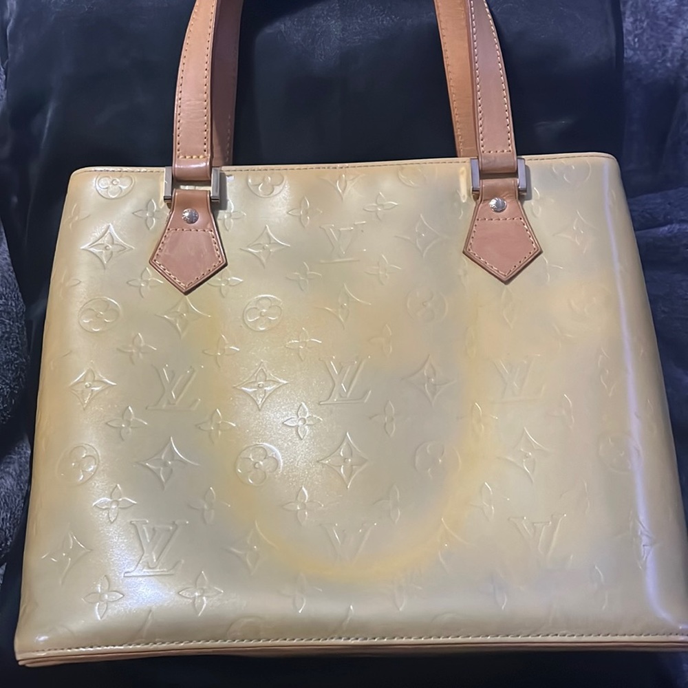 Vernis Louis Vuitton Purse